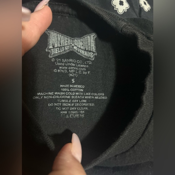 💰2/$10 Kids My Hero Academia hello kitty&friends black t-shirt- size small - Picture 5 of 5